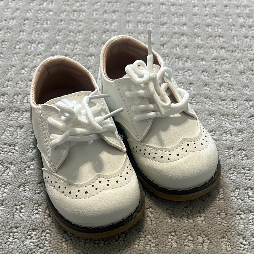 Amazon White Dress Shoes with Oxford Style and Broguing